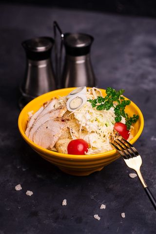 Салат "Цезарь" (1 пор.)