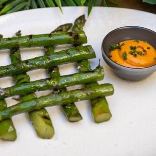 Espárragos Verdes A La Brasa