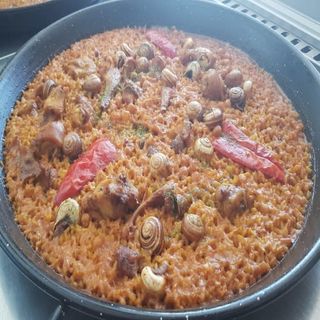 Arroz con Conejo Y Caracoles 