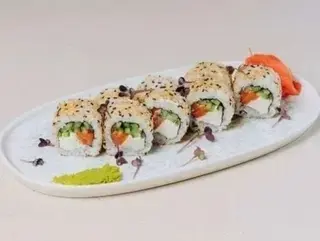 Каліфорнія в кунжуті з копченим лососем (280г)