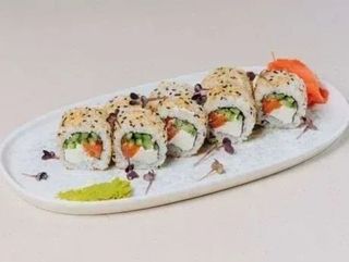 Каліфорнія в кунжуті з копченим лососем (280г)