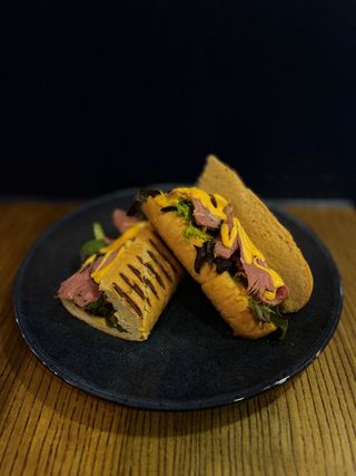 З ростфібом та соусом вітело тонато (285г)