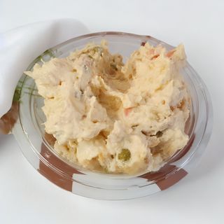 Tapa de Ensaladilla con picos de pan