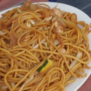 Tallarines Frito Con Pollo