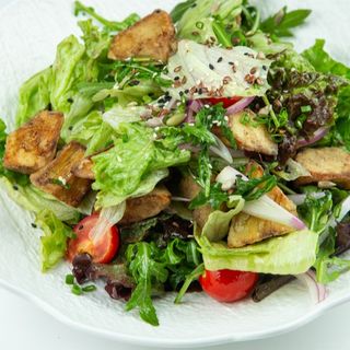 Тайский салат с баклажанами и кониной (440г)