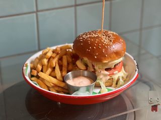 Beyond ჩიზბურგერი კიმჩით