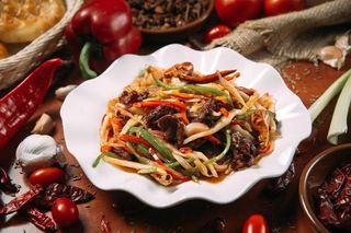 Жареная говядина с фунчозой