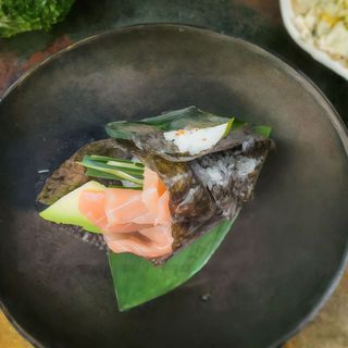 19 Sake Temaki (1 Pieza)