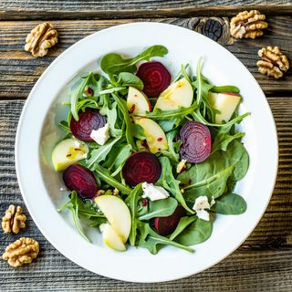 Зелена салата с рукола и медено-лимонов дресинг