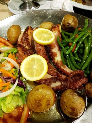 Polvo com Molho Verde