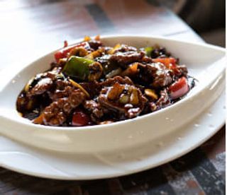 152. Ternera Con Salsa De Lentejas Negras