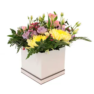Mère. Centro De Flores Frescas Con Lisianthus Y Anastias