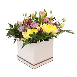 Mère. Centro De Flores Frescas Con Lisianthus Y Anastias