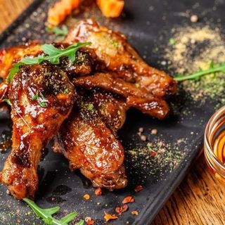 Курячі крила в гірчично-медовому соусі (400г/50г)