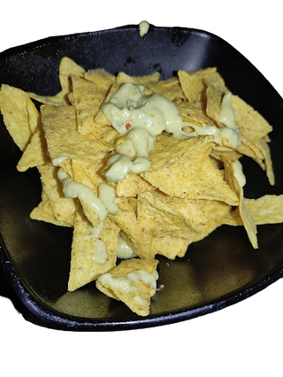 Nachos in salsa cheddar e guacamole