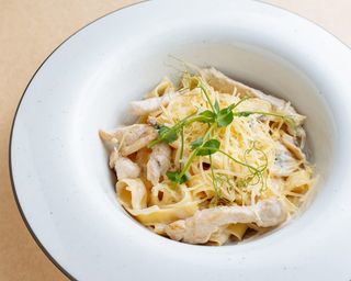 Паста "Феттучини" с курицей и грибами