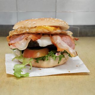 Hamburguesa con queso+ patatas fritas