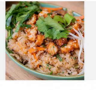 Arroz frito con pollo izakaya