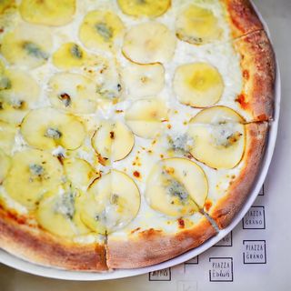 Піца з горгонзолою та грушею (485г)