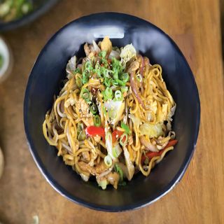 Tallarines Fritos Con Pollo