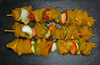 Brochetas De Pollo con Verduras
