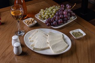 ქართული ყველის ასორტი