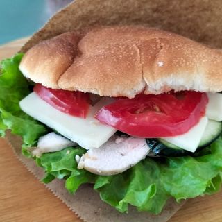 Піта з куркою (240г)