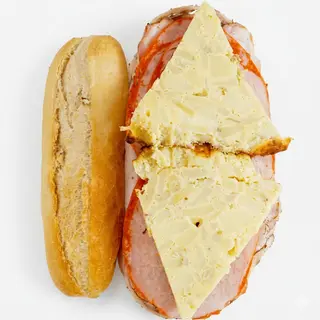 Bocadillo De Tortilla Y Chicharrón