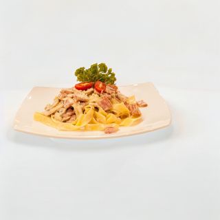 Фетучини с курицей и грибами