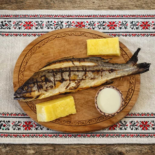 Pastrav la gratar cu garnitura la alegere