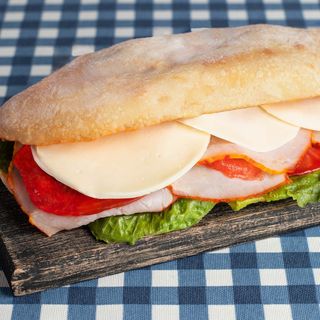 Խոզապուխտով սենդվիչ