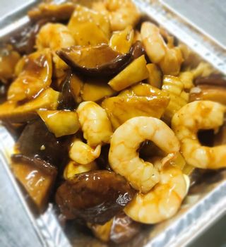 76. Gambas Salteadas Con Bambú Y Setas Chinas