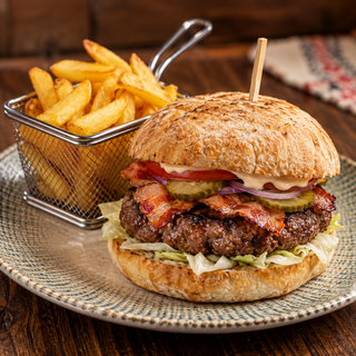 Beef Burger 100% din carne de vită + cartofi