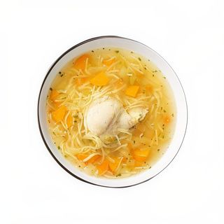 Sopa De Pollo Con Tallarines