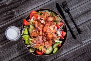 Salata de cruditati cu kebab de pui 520gr