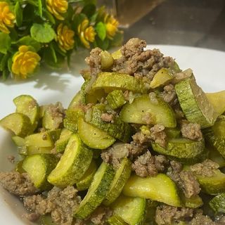 Zucchini stew with minced meat
