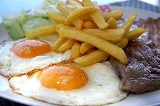 Filete De Ternera Con Patatas Y Huevo