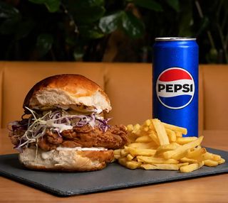 Meniu Crispy Chicken 230gr + 150gr + 250ml
