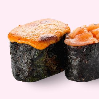 Ролл "Лосось гункан запеченный"