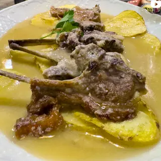 Chuletas de cordero lechal al ajo cabañil
