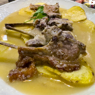 Chuletas de cordero lechal al ajo cabañil