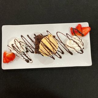 Brownie con helado de vainilla