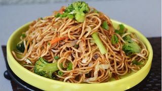ვეგეტარიანული ჰაკა ლაფშა - Veg Hakka Noodles 