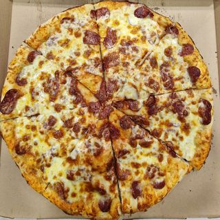 Пица с луканка 50см. 1.8кг