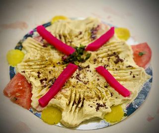 Хумус със зехтин и арабски хляб