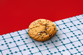 Biscuiți cu ciocolată neagră*