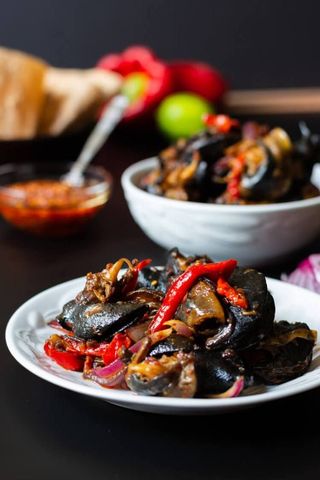 Peppered yummy snail