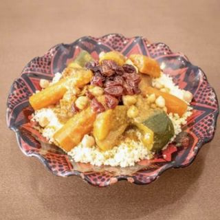 Couscous de cordero con verduras (ración)