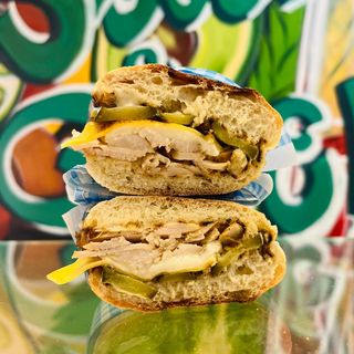 САНДВИЧ С ПИЛЕШКО И ТРЮФЕЛ МАЙОНЕЗА