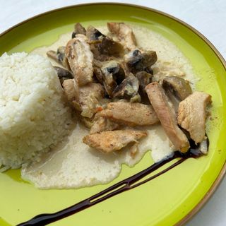 Куриное филе с грибами в сливочном соусе